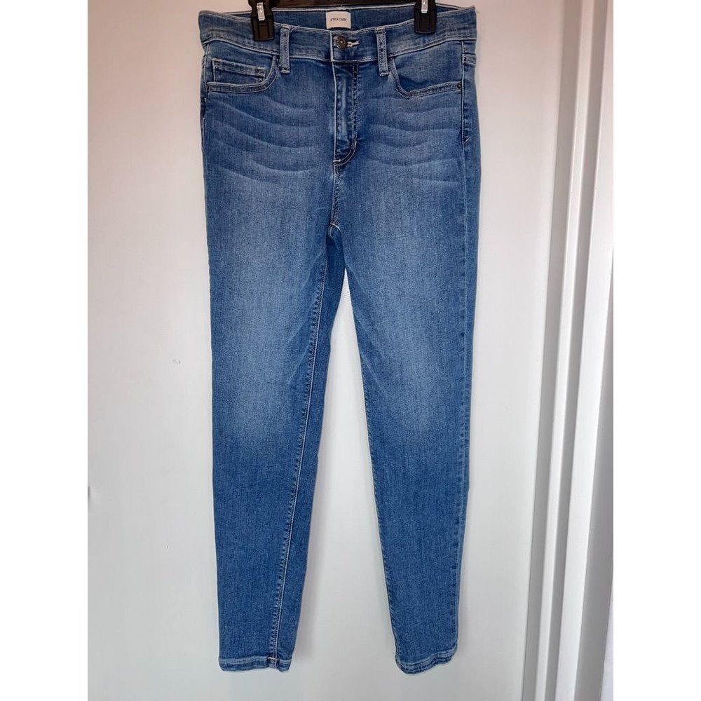 SNEAK PEEK MID-RISE DENIM JEANS